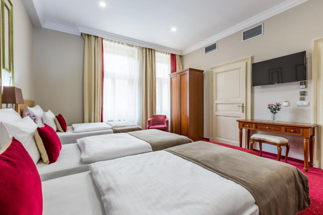 Caruso Old Town Hotel 10/77
