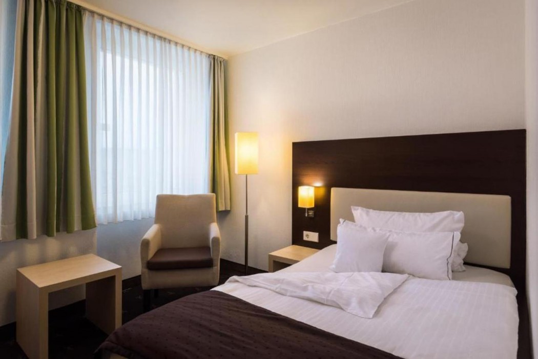 Hotel Esplanade Dortmund 12/68