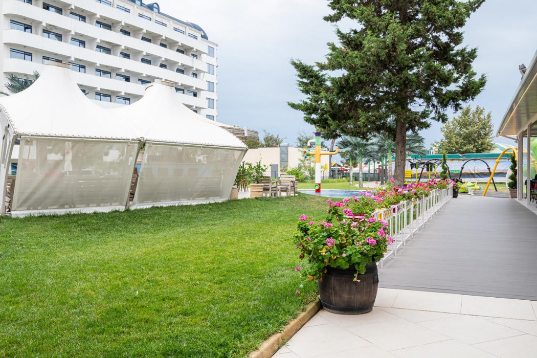 Flamingo Beach Hotel 33/63