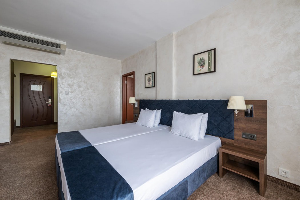 Flamingo Beach Hotel 7/63