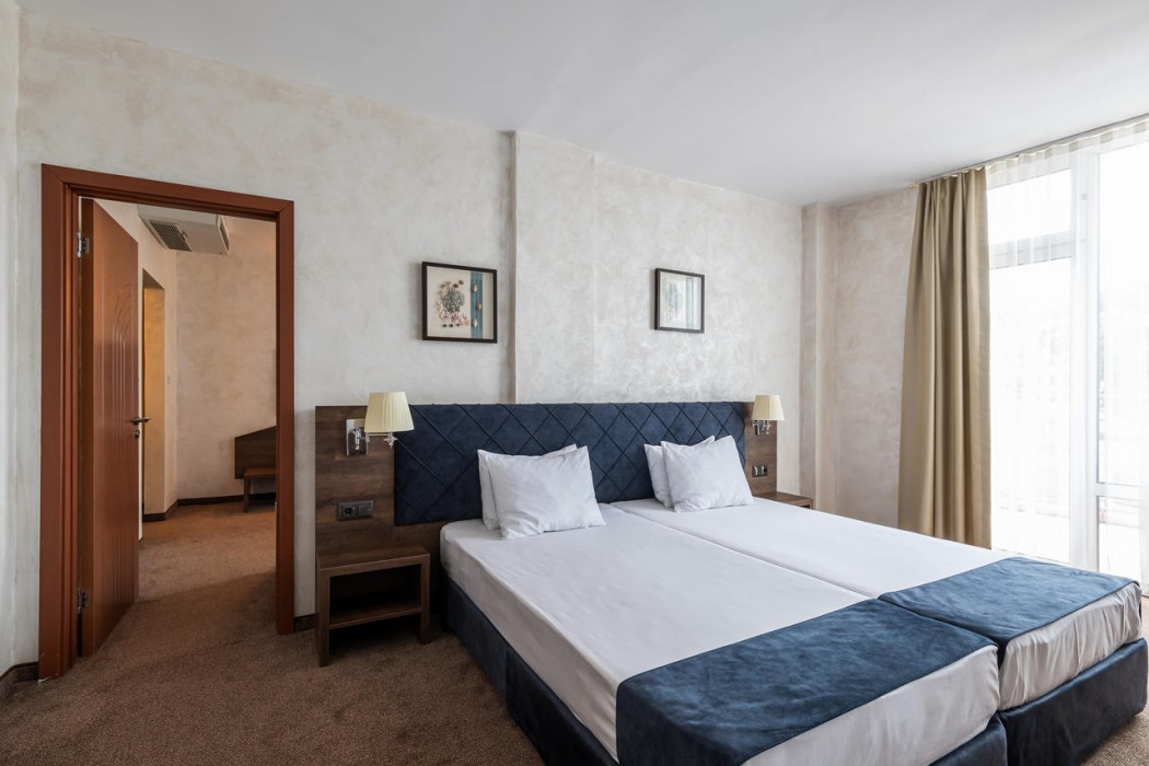 Flamingo Beach Hotel 13/63
