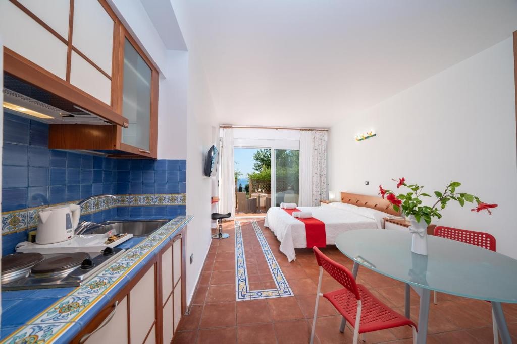 Felix Residence 12/66