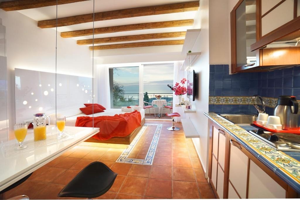Felix Residence 10/66
