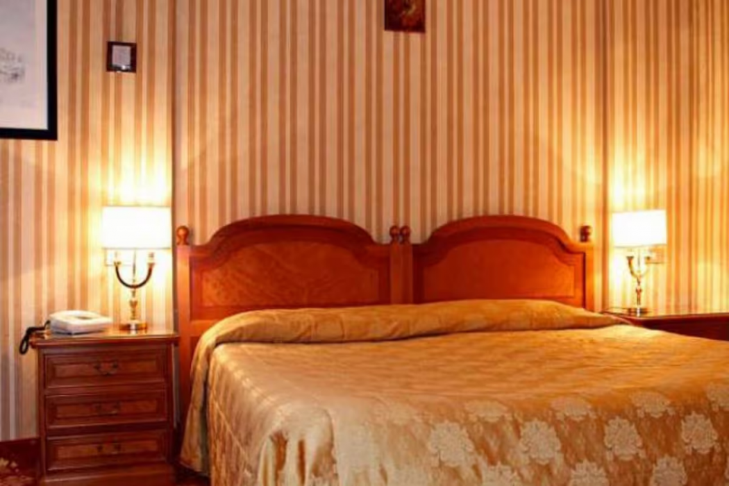 Hotel Eliseo 8/35