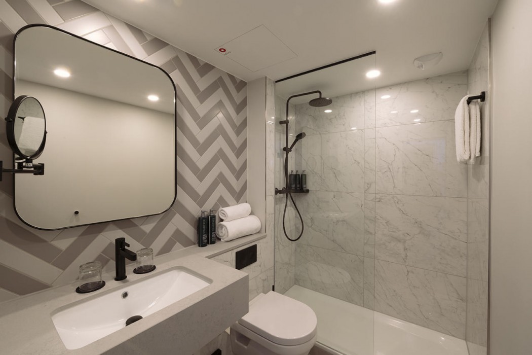 DoubleTree by Hilton Berlin Ku’damm 7/43