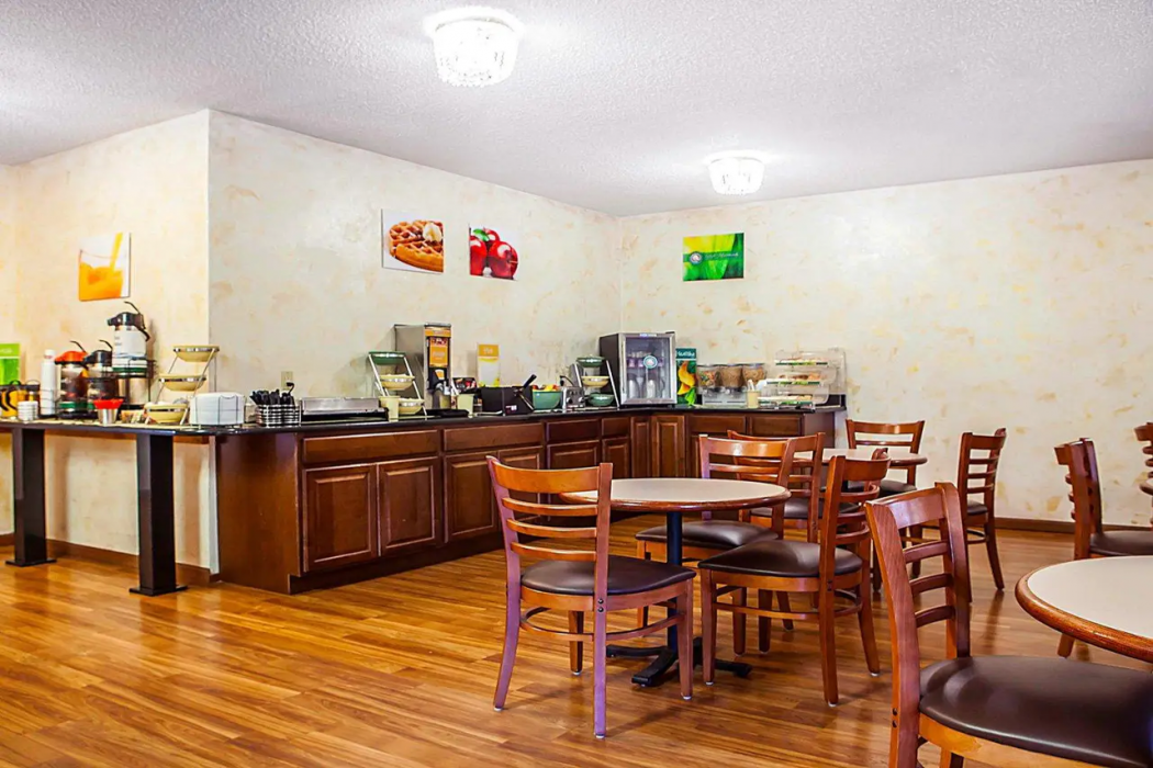 Quality Inn & Suites Champaign North - Urbana 17/23