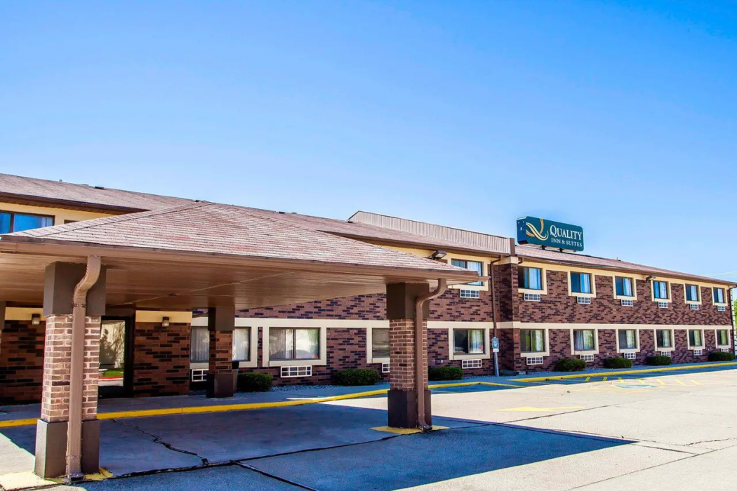 Quality Inn & Suites Champaign North - Urbana 1/23
