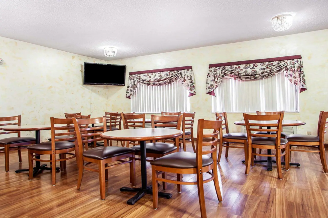 Quality Inn & Suites Champaign North - Urbana 18/23