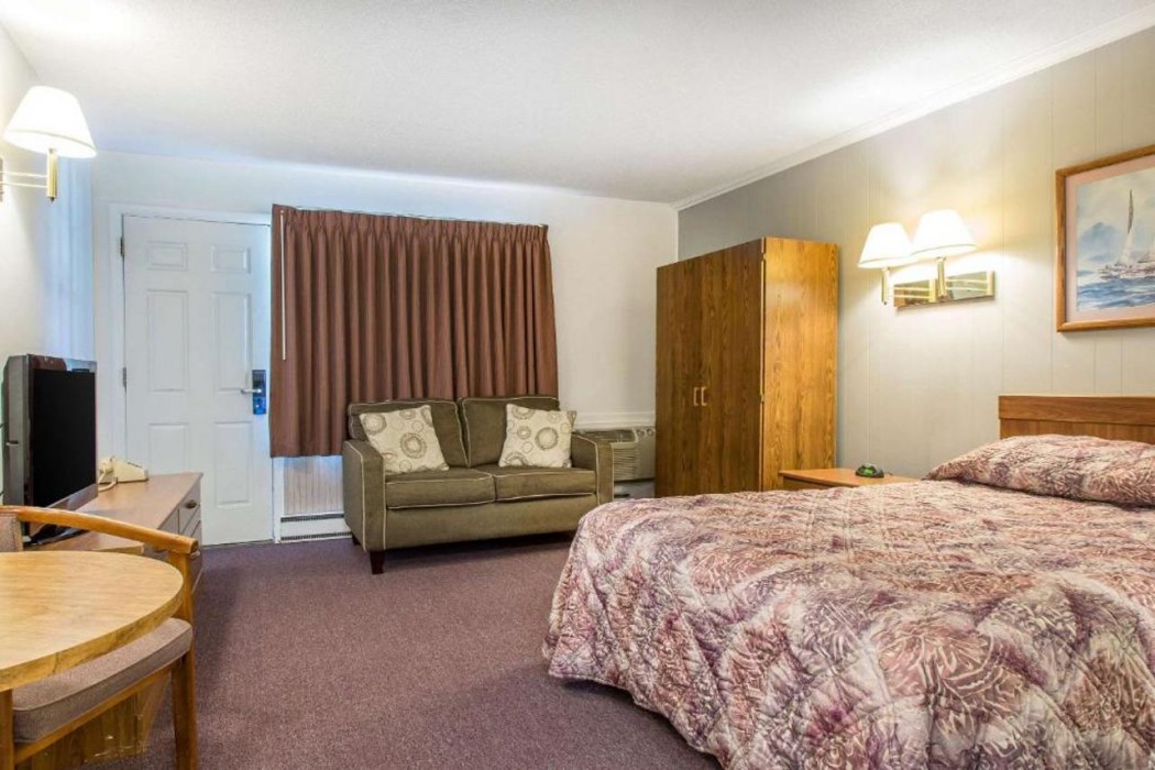 Rodeway Inn Waterford - New London 13/29