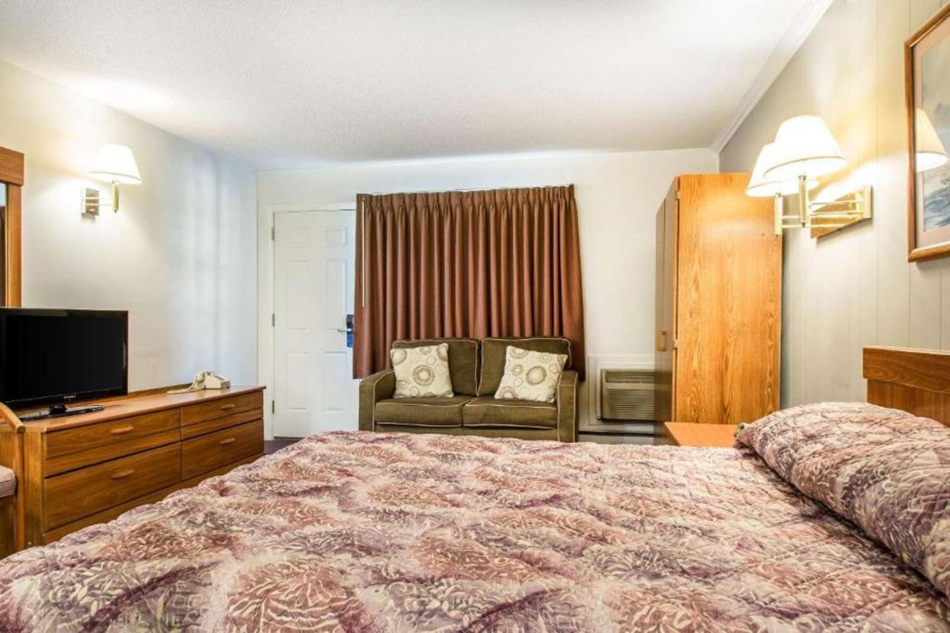 Rodeway Inn Waterford - New London 16/29