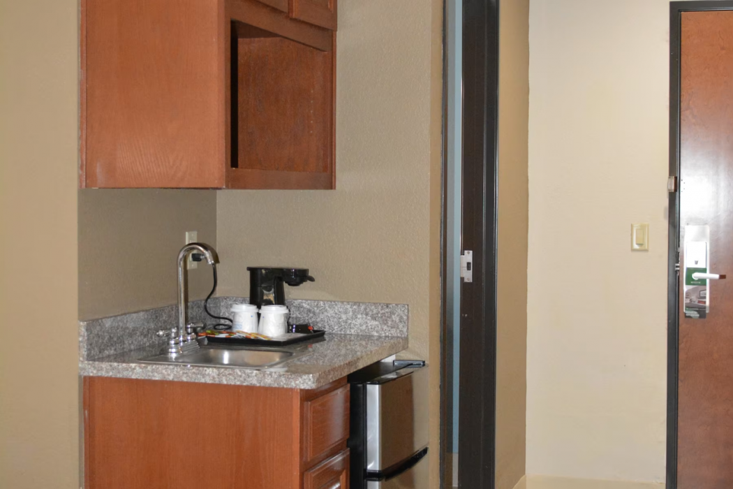 Wingate by Wyndham College Station TX photo3