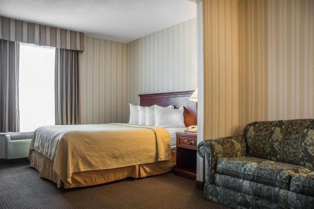 Quality Hotel Suites Woodstock 12/35