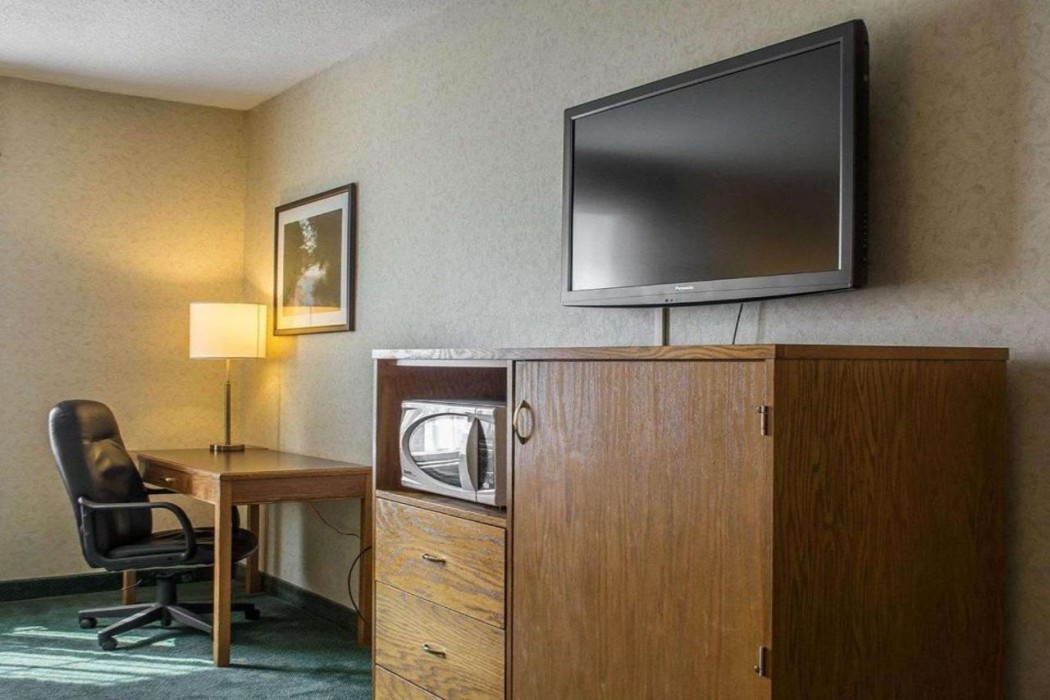 Quality Hotel Suites Woodstock 6/35