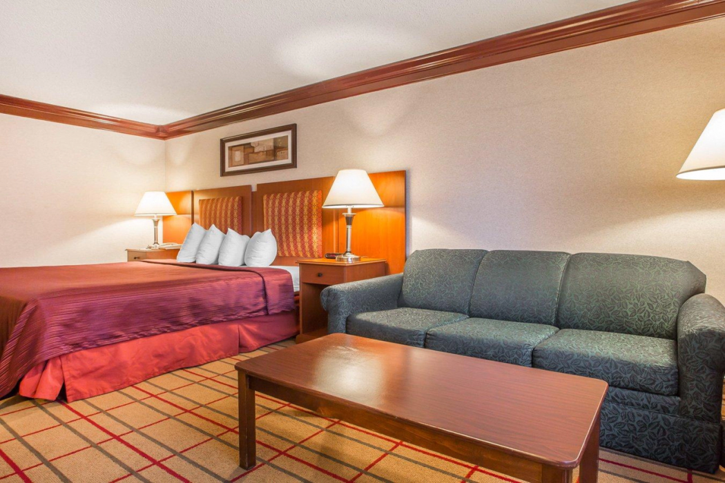 Quality Inn & Conference Center Brattleboro North 18/64