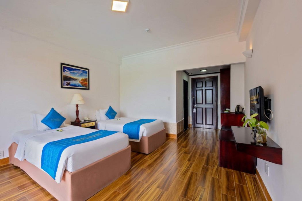 River Beach Resort and Residences 11/76