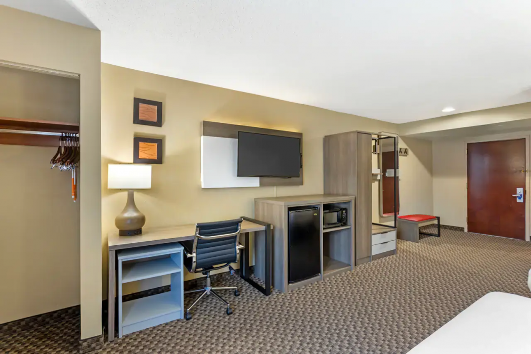 Comfort Inn & Suites Carneys Point - Pennsville 16/35