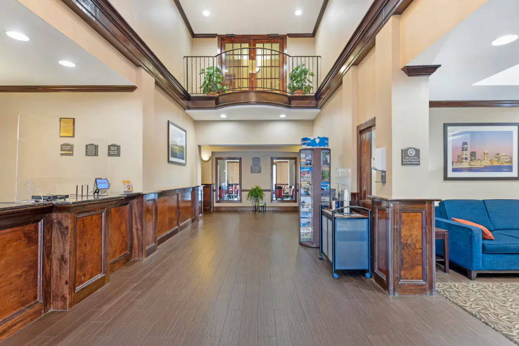 Comfort Inn & Suites Carneys Point - Pennsville 8/35