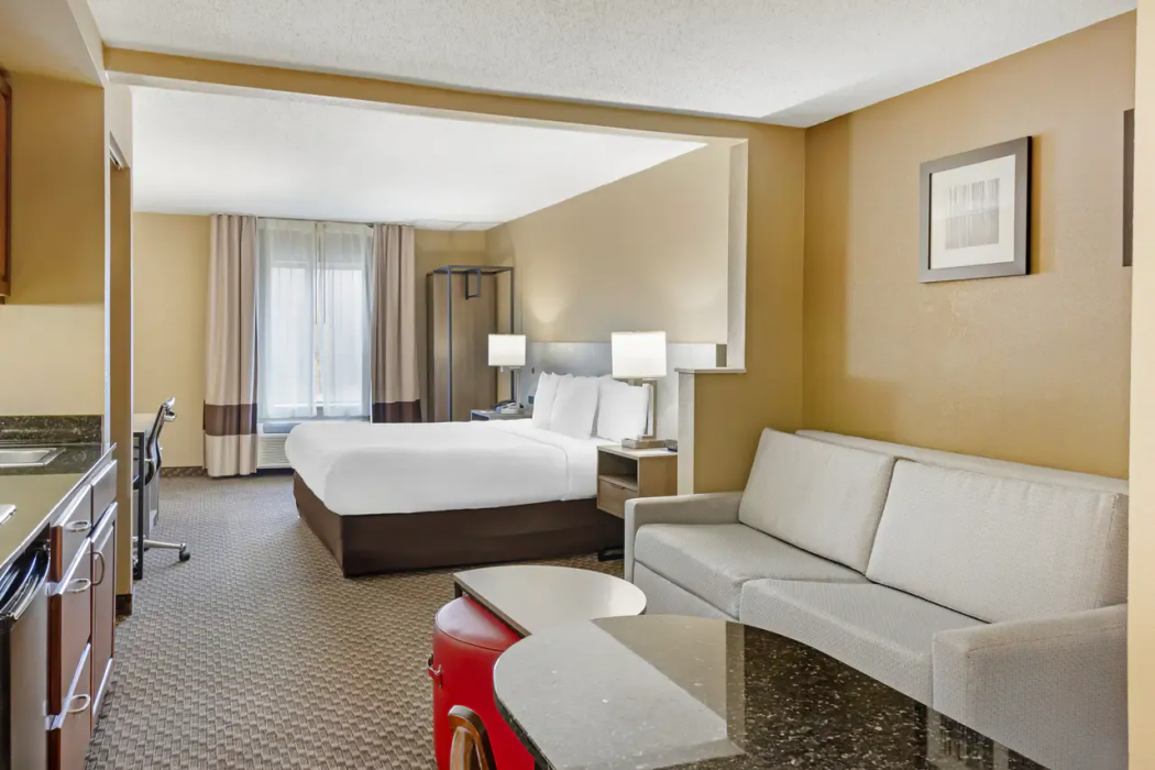 Comfort Inn & Suites Carneys Point - Pennsville 17/35