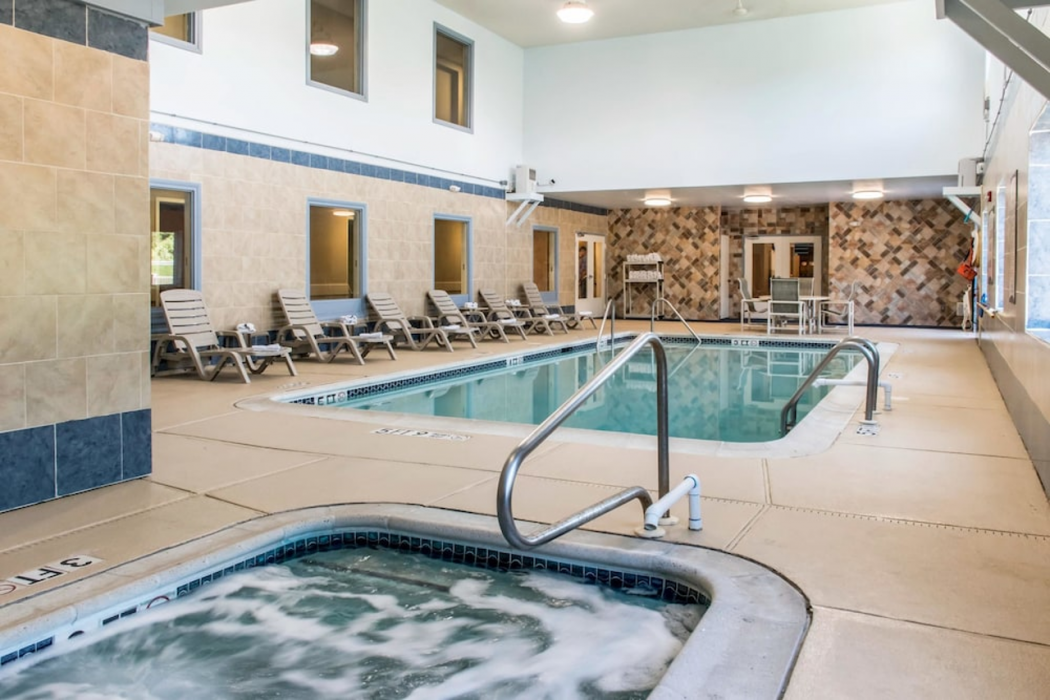 Comfort Inn Lancaster County Columbia, PA 4/13