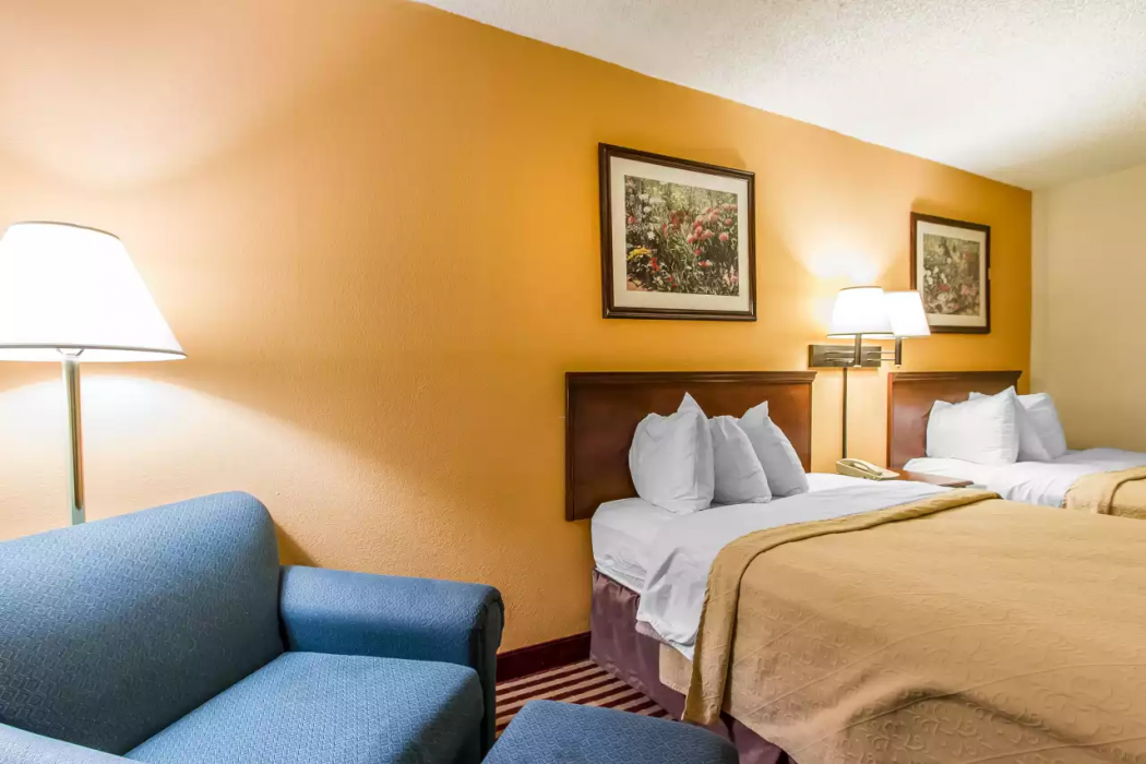 Rodeway Inn Bloomington - Normal West 12/33