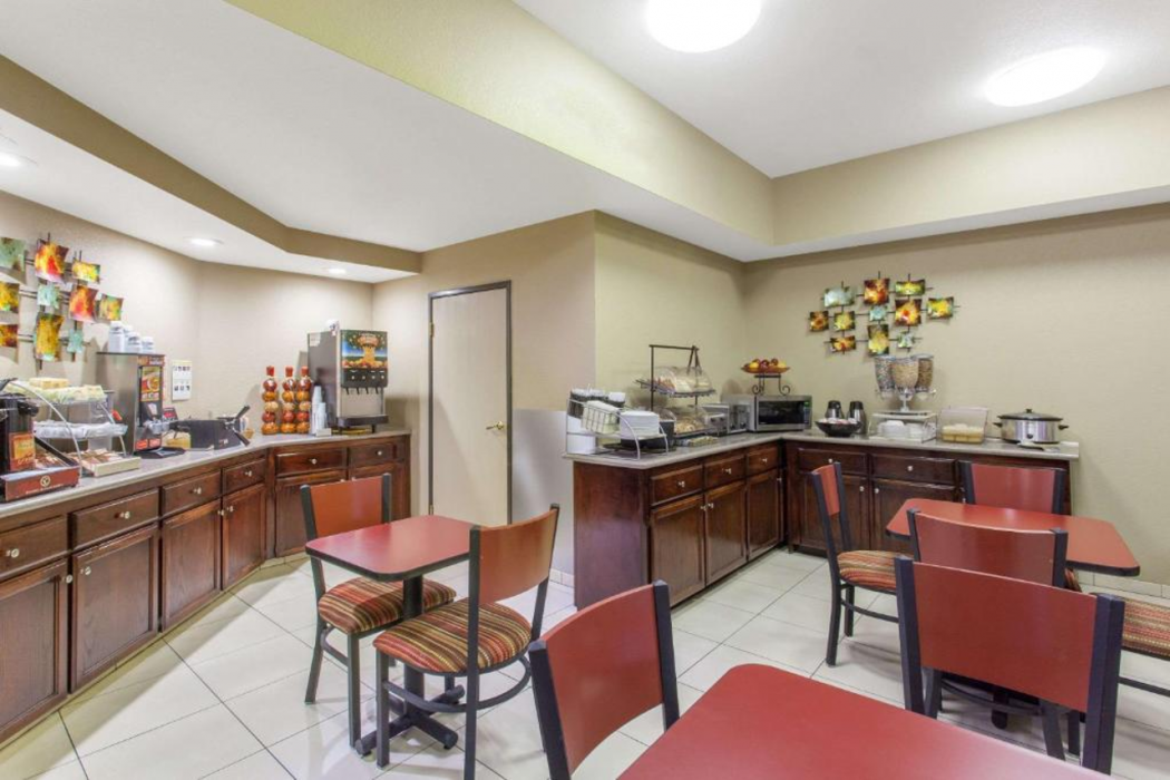 Ramada By Wyndham Fresno Northwest 23/28