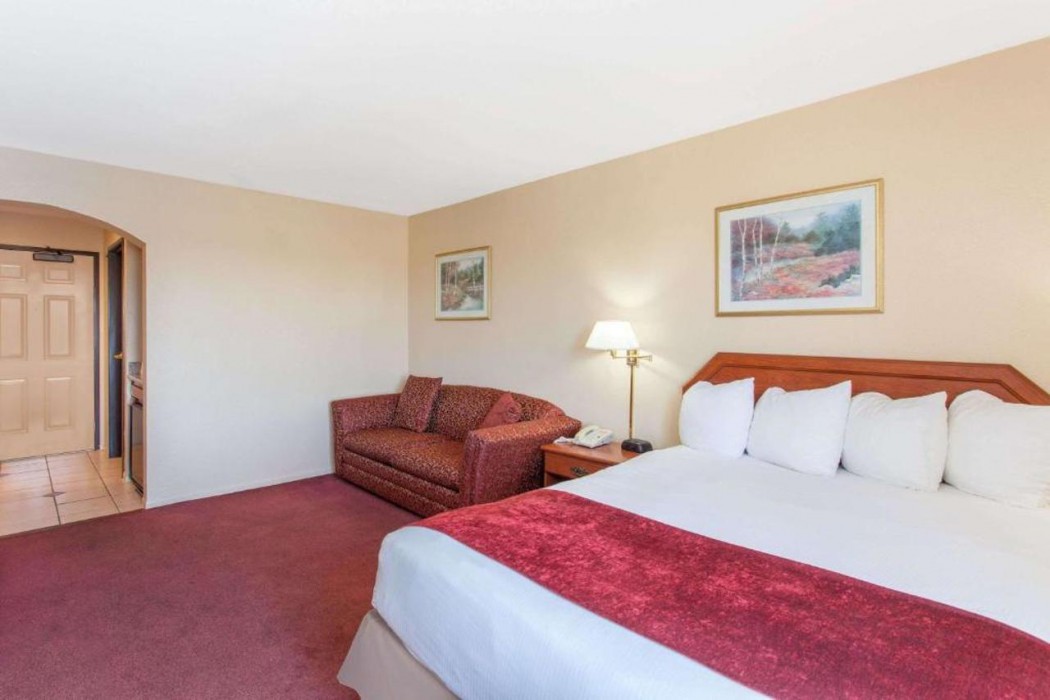 Ramada By Wyndham Fresno Northwest 11/28