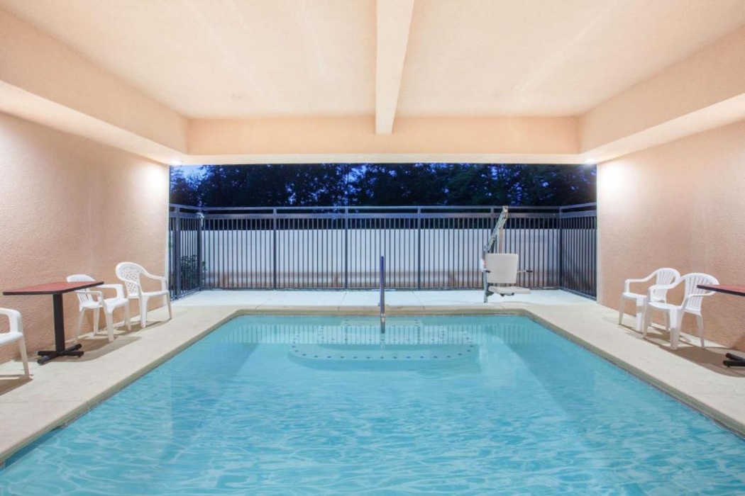 Ramada By Wyndham Fresno Northwest 18/28