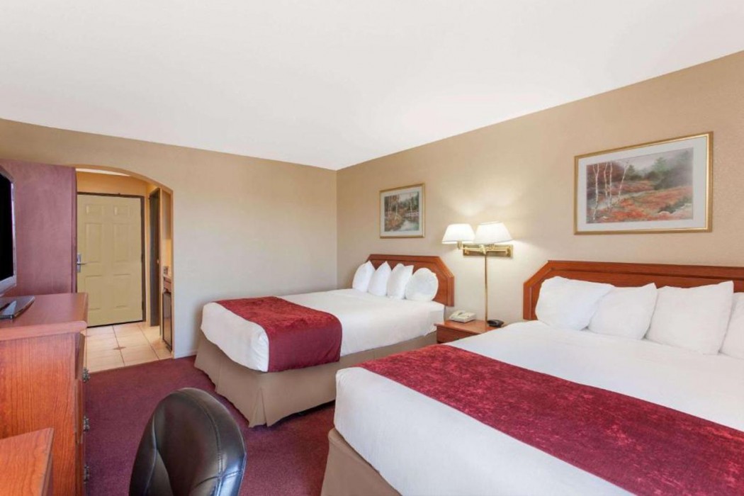 Ramada By Wyndham Fresno Northwest 14/28