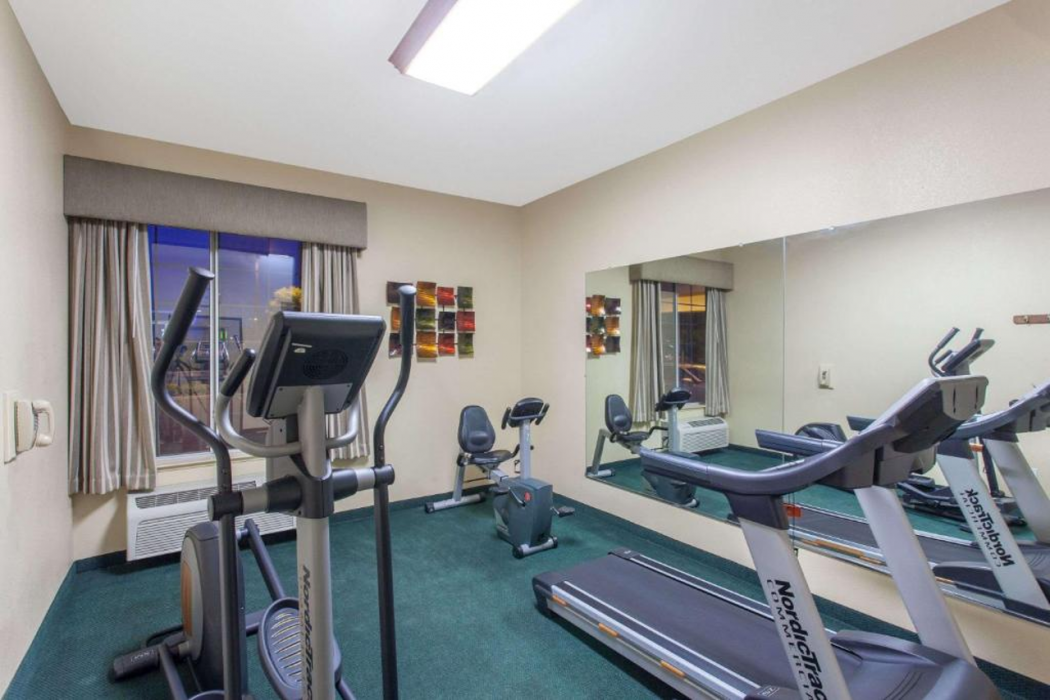 Ramada By Wyndham Fresno Northwest 17/28