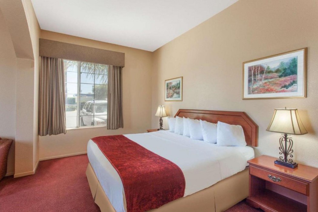 Ramada By Wyndham Fresno Northwest 8/28