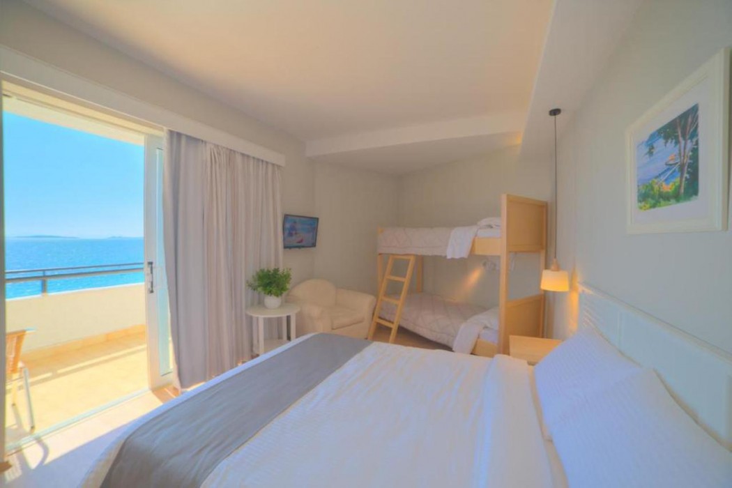 Elea Beach Hotel 8/39