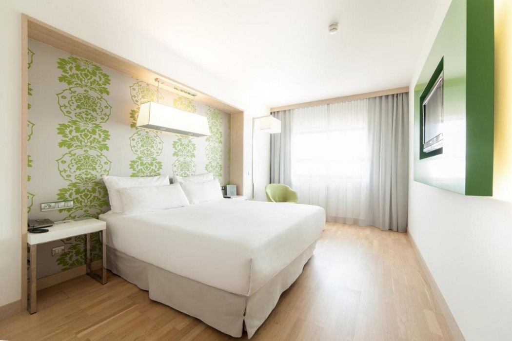 Occidental Praha Five 8/65