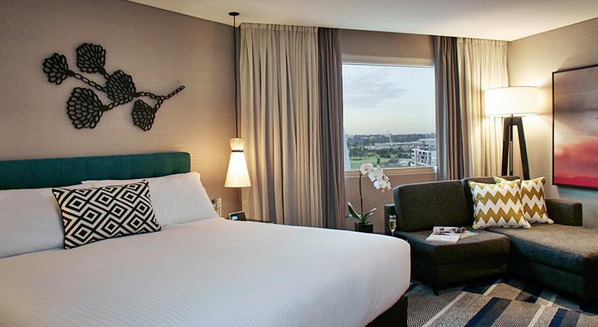 CROWN PROMENADE PERTH 15/55