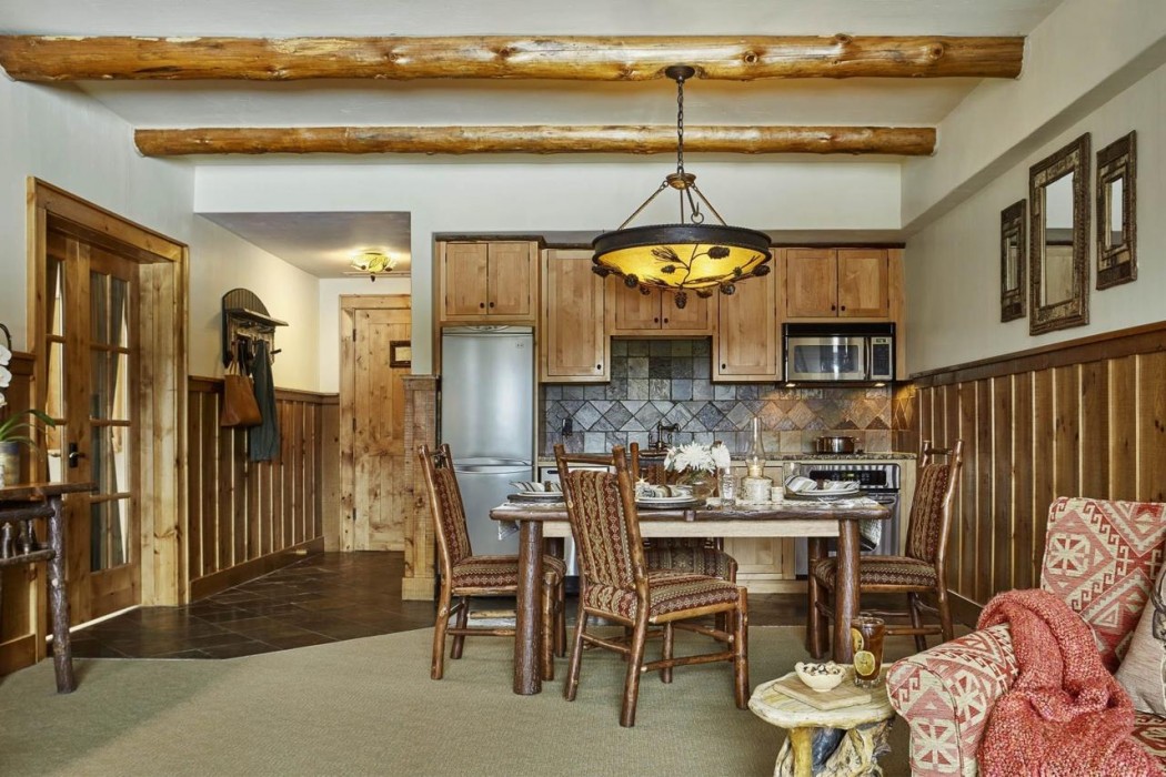 Whiteface Lodge 48/80
