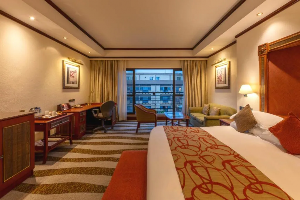 Kigali Serena 12/60