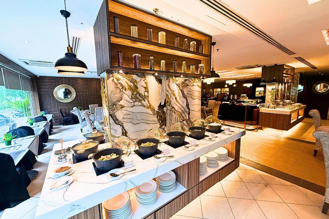 Howard Johnson by Wyndham Kota Kinabalu City Centre 23/72