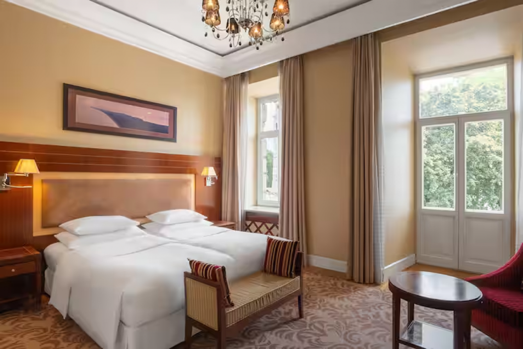 Grand Hotel Vilnius, Curio Collection by Hilton 4/47