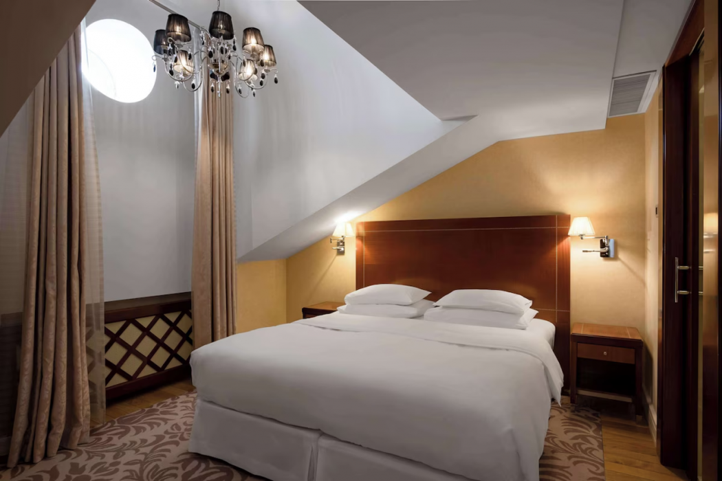Grand Hotel Vilnius, Curio Collection by Hilton 3/47