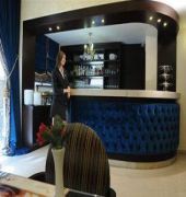 QUEENS SUITE HOTEL 32/61