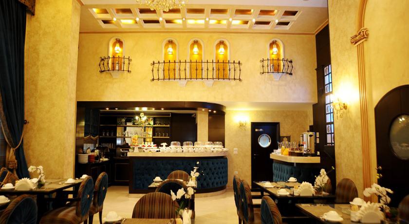 QUEENS SUITE HOTEL 31/61