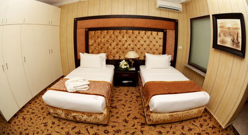 QUEENS SUITE HOTEL 15/61