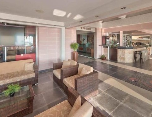 LIV Mackenzie Beach Suites 7/55