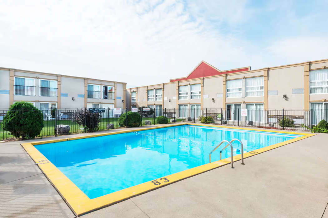 Super 8 by Wyndham Cambridge/Kitchener/Waterloo Area 22/33
