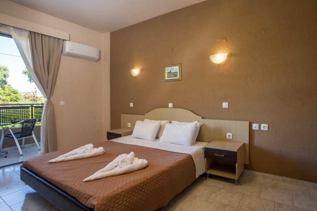 Santa Helena Hotel 33/90
