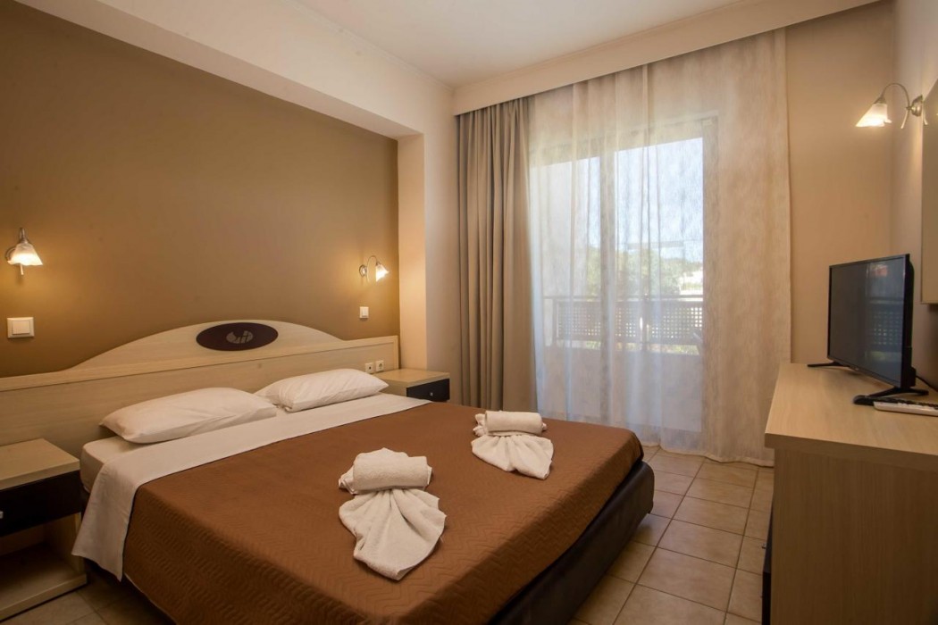 Santa Helena Hotel 32/90