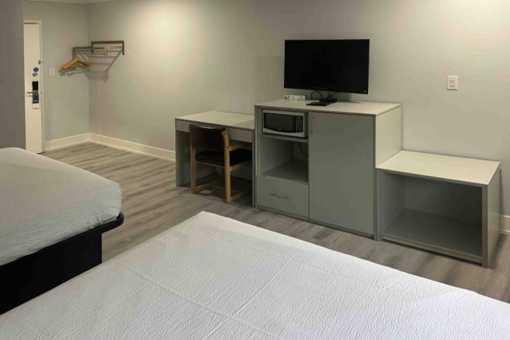 Motel6 Cornwall, On 20/57