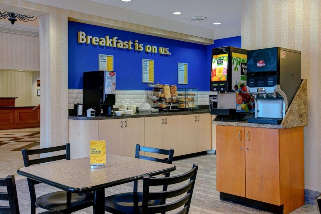 Days Inn & Suites By Wyndham Collingwood 17/38
