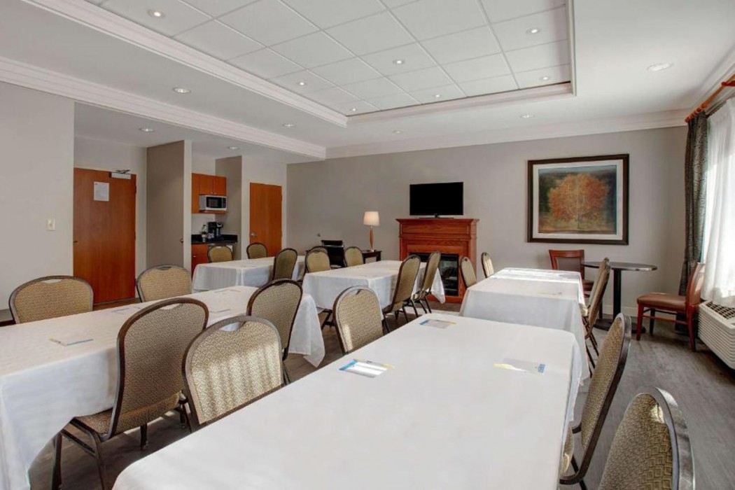 Days Inn & Suites By Wyndham Collingwood 15/38