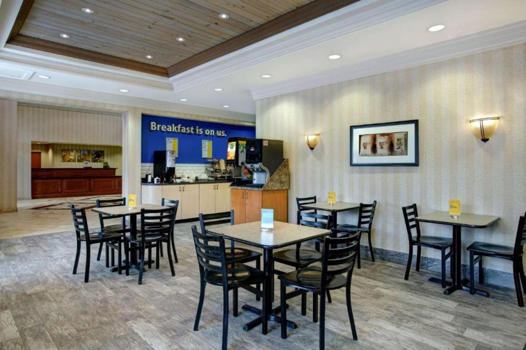 Days Inn & Suites By Wyndham Collingwood 18/38