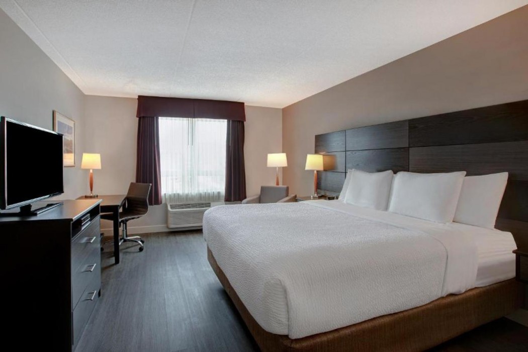 Days Inn & Suites By Wyndham Collingwood 7/38